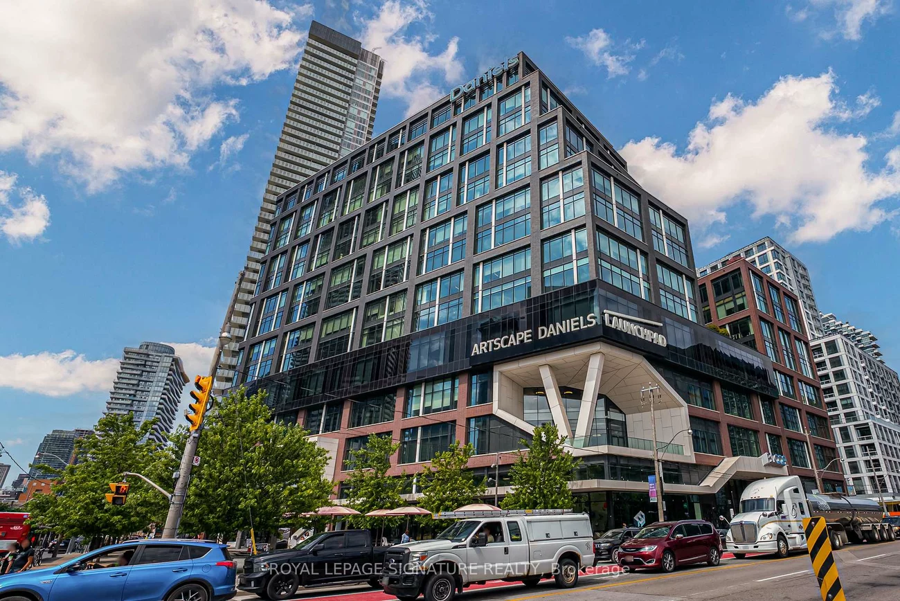 130, Queens, Waterfront Communities C8, Toronto