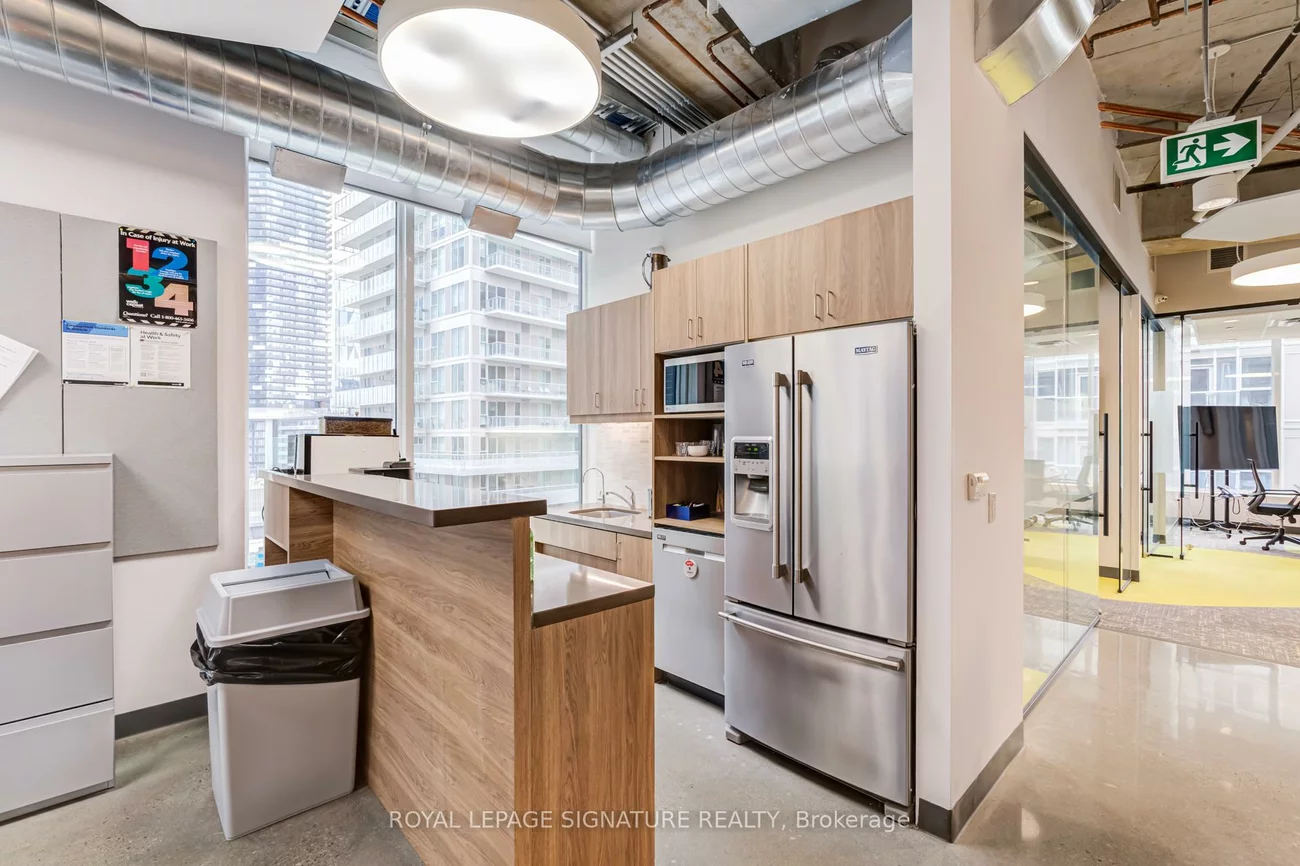 130, Queens, Waterfront Communities C8, Toronto