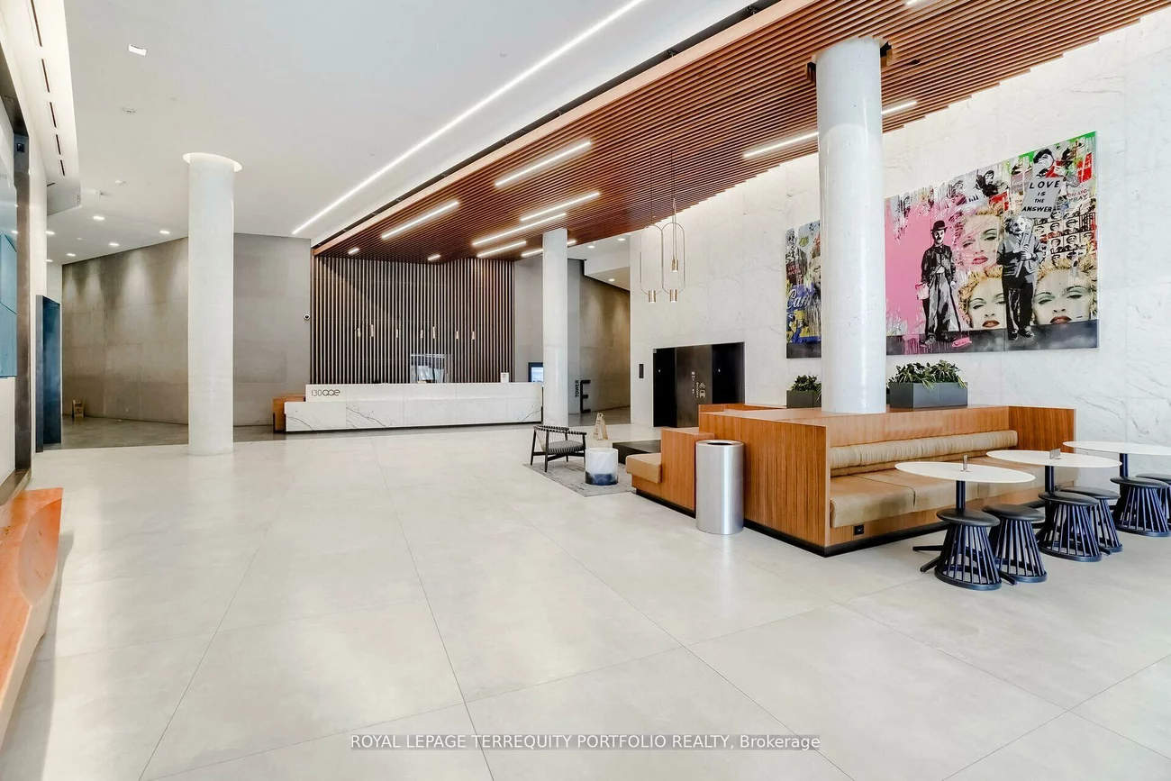 130, Queens, Waterfront Communities C8, Toronto