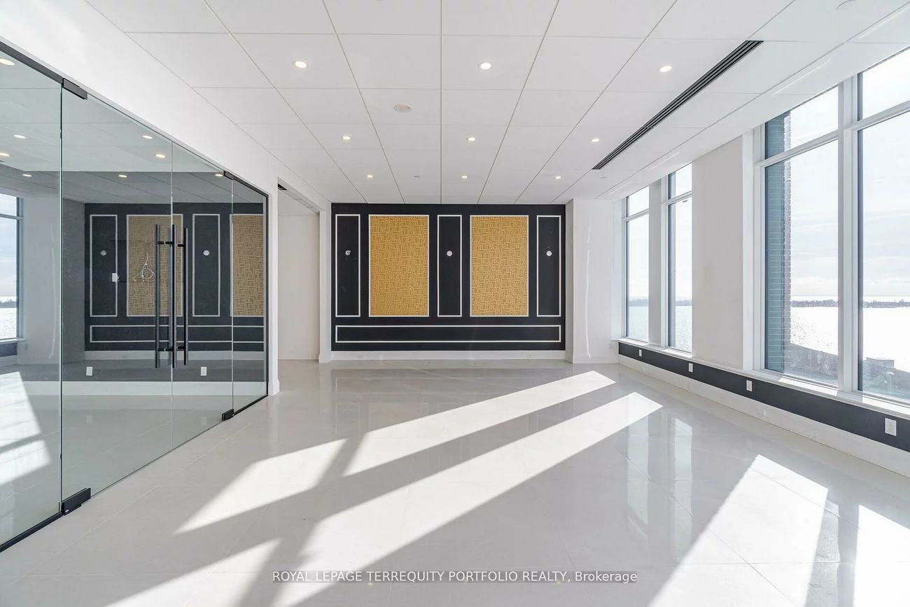 130, Queens, Waterfront Communities C8, Toronto