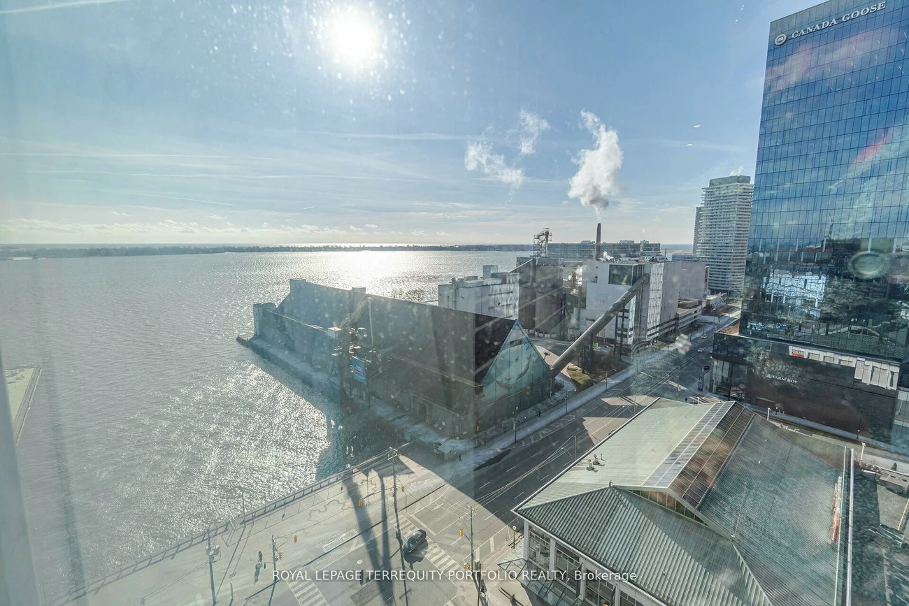 130, Queens, Waterfront Communities C8, Toronto