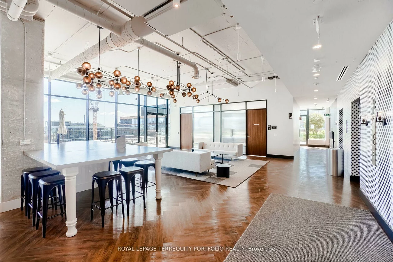 130, Queens, Waterfront Communities C8, Toronto