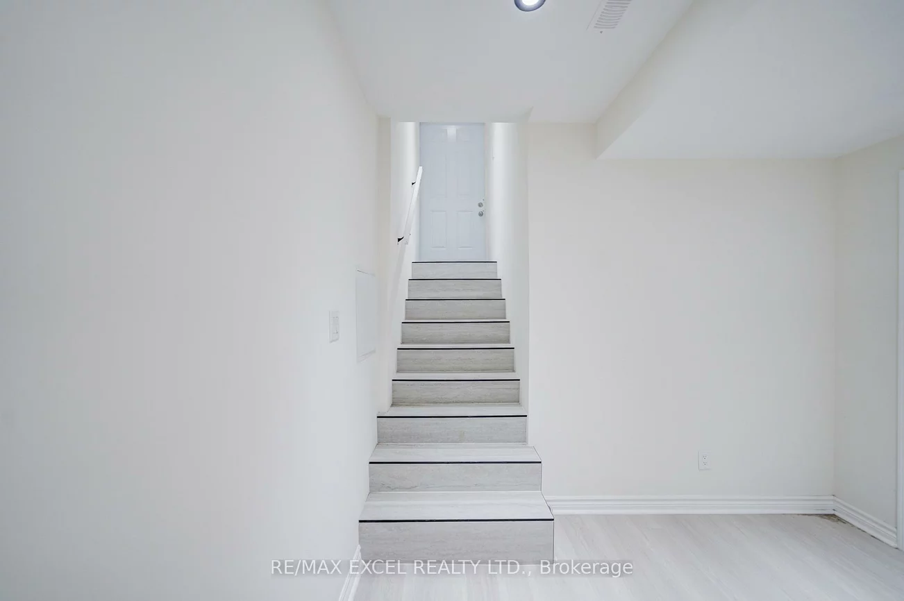 300, Gerrard, Cabbagetown-South St. James Town, Toronto