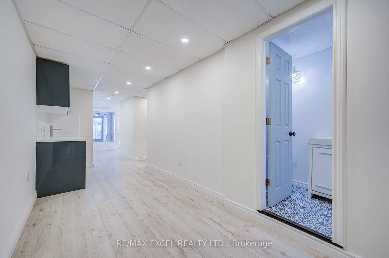 300, Gerrard, Cabbagetown-South St. James Town, Toronto