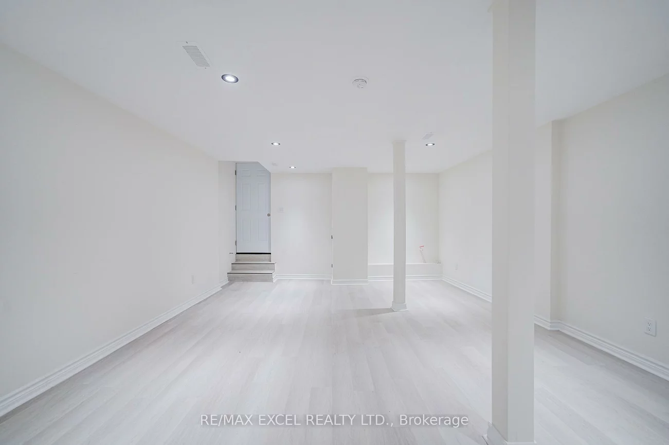 300, Gerrard, Cabbagetown-South St. James Town, Toronto