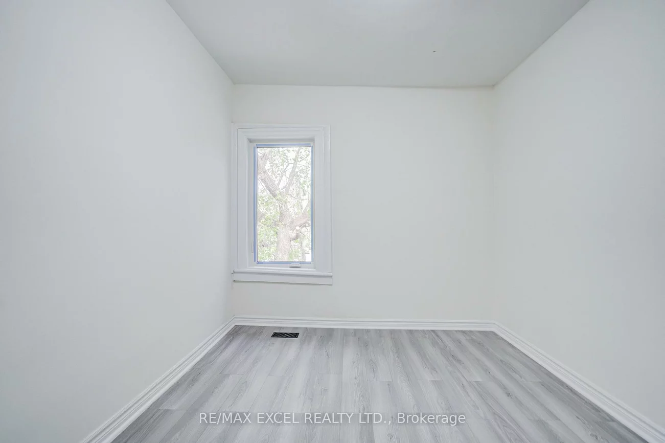 300, Gerrard, Cabbagetown-South St. James Town, Toronto