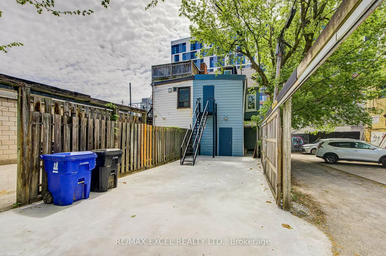 300, Gerrard, Cabbagetown-South St. James Town, Toronto