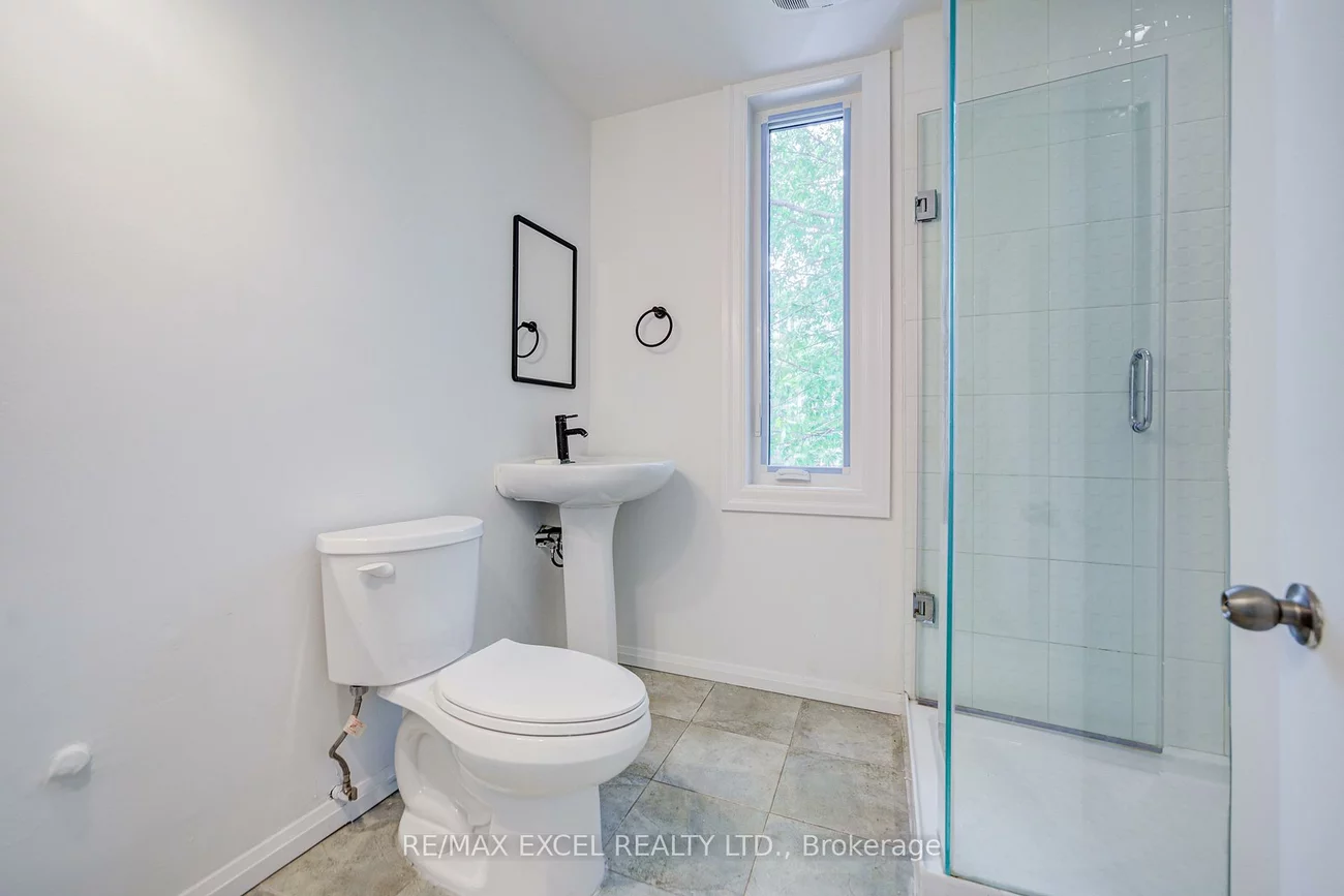 300, Gerrard, Cabbagetown-South St. James Town, Toronto