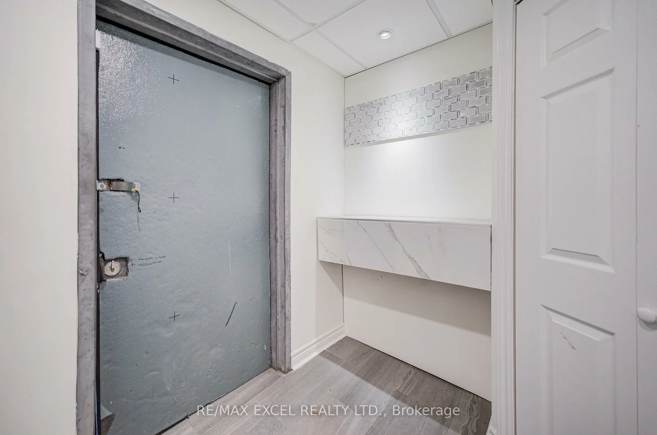 300, Gerrard, Cabbagetown-South St. James Town, Toronto