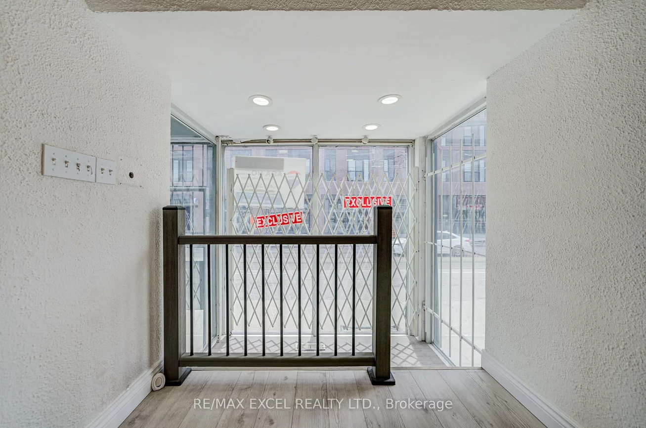 300, Gerrard, Cabbagetown-South St. James Town, Toronto