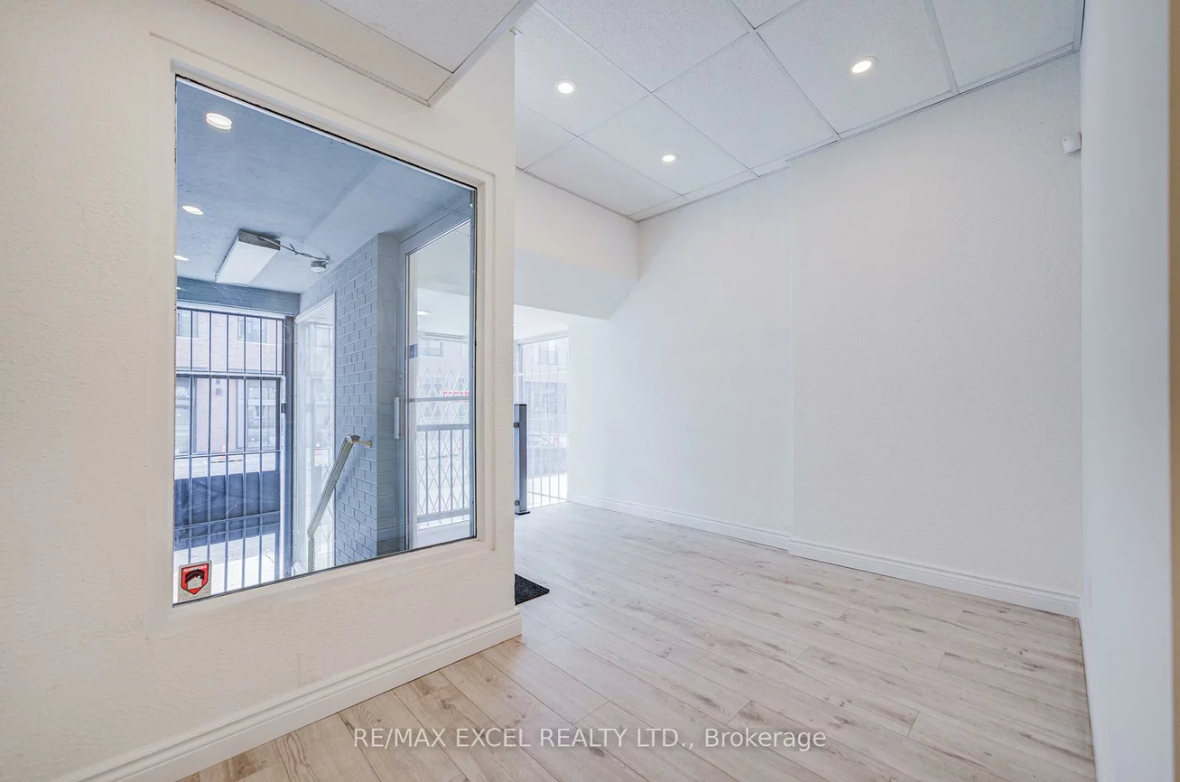 300, Gerrard, Cabbagetown-South St. James Town, Toronto