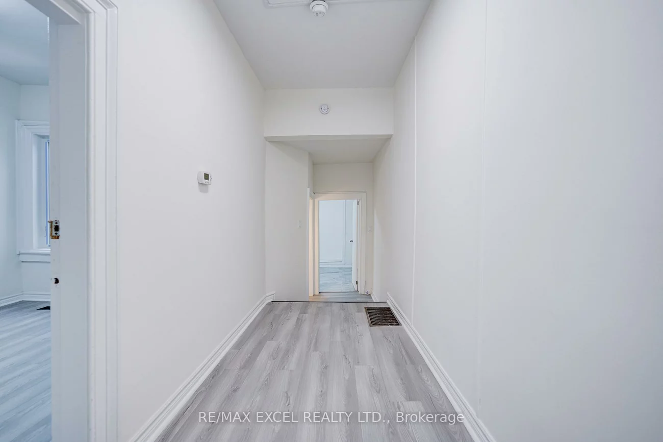 300, Gerrard, Cabbagetown-South St. James Town, Toronto