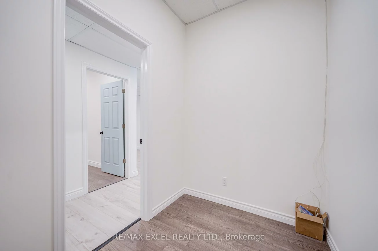 300, Gerrard, Cabbagetown-South St. James Town, Toronto