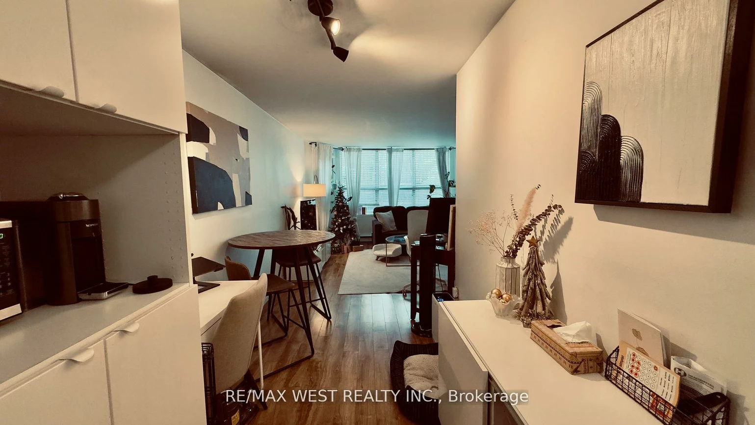 1061, Bathurst, Annex, Toronto