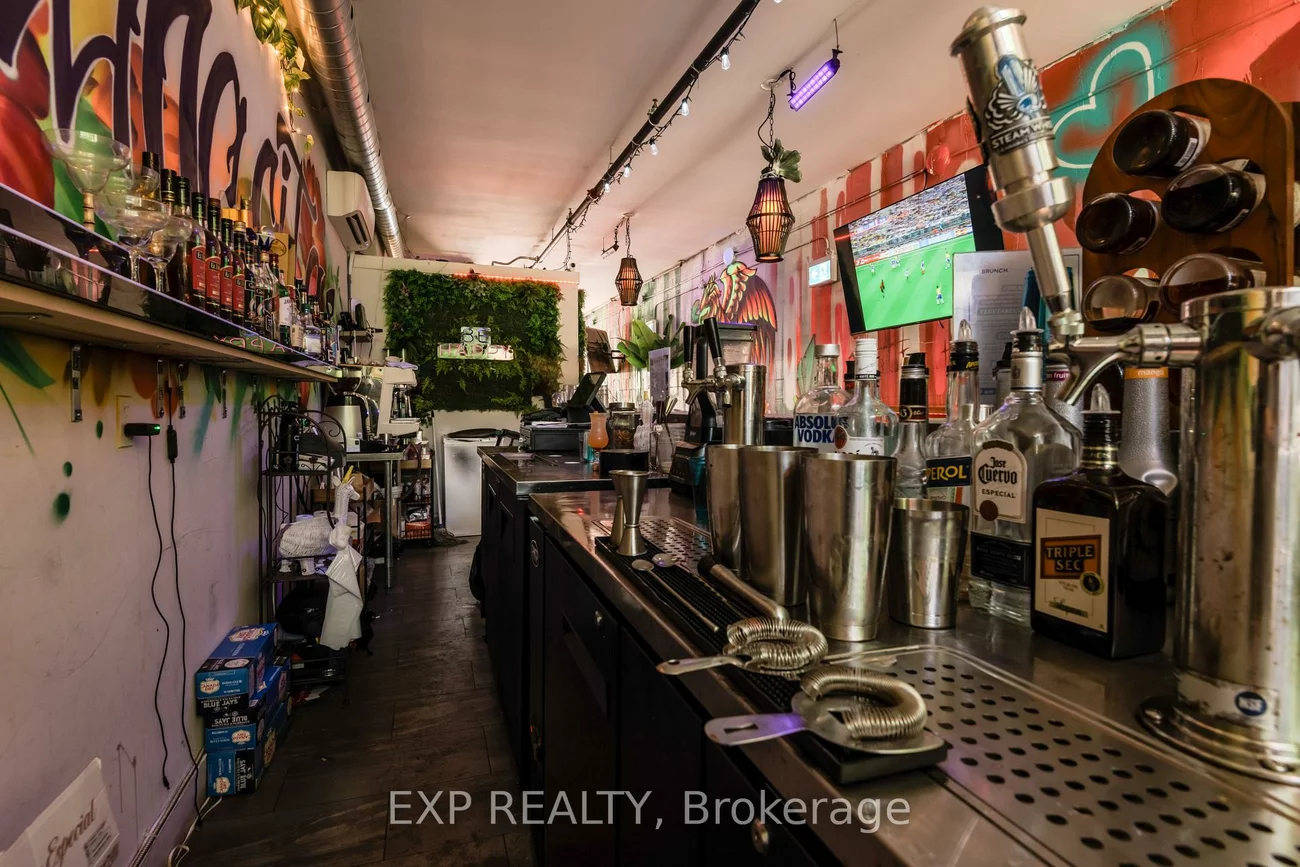 305, Augusta, Kensington-Chinatown, Toronto