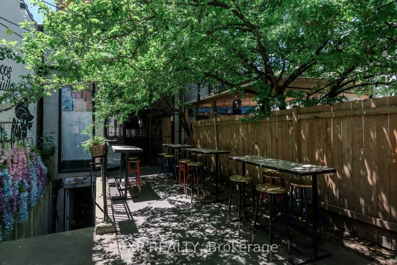305, Augusta, Kensington-Chinatown, Toronto
