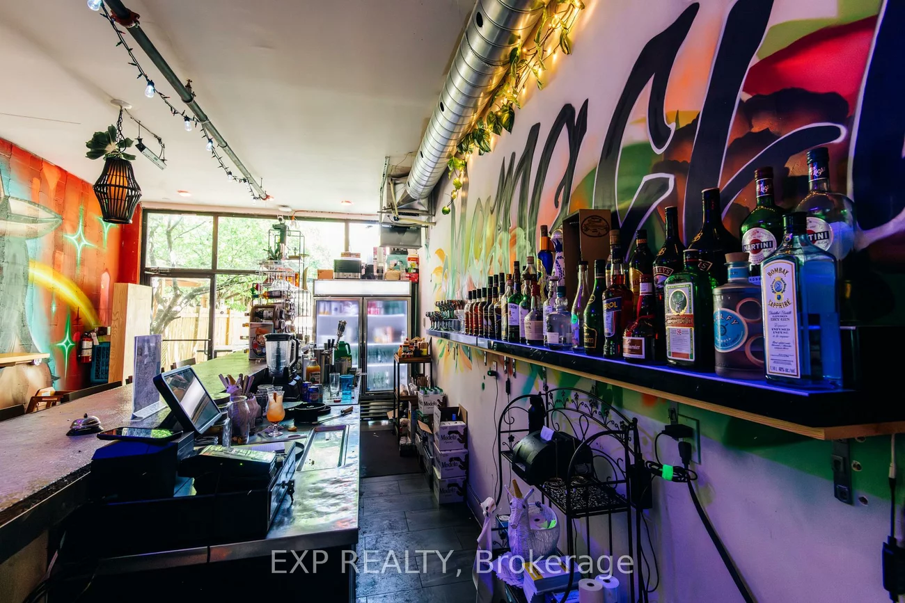 305, Augusta, Kensington-Chinatown, Toronto