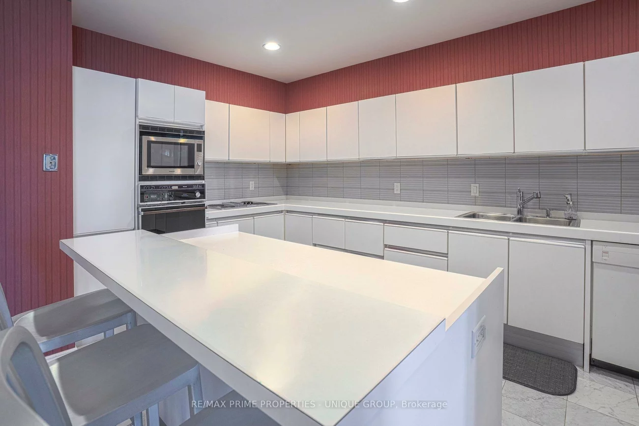 112, Scollard, Annex, Toronto