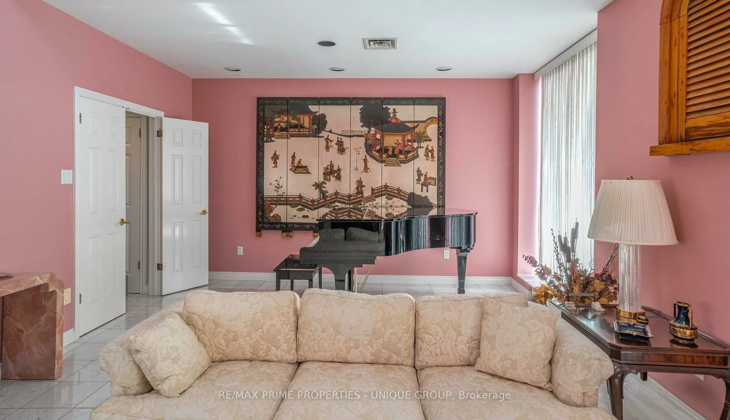 112, Scollard, Annex, Toronto