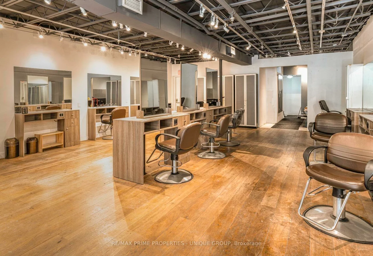 112, Scollard, Annex, Toronto