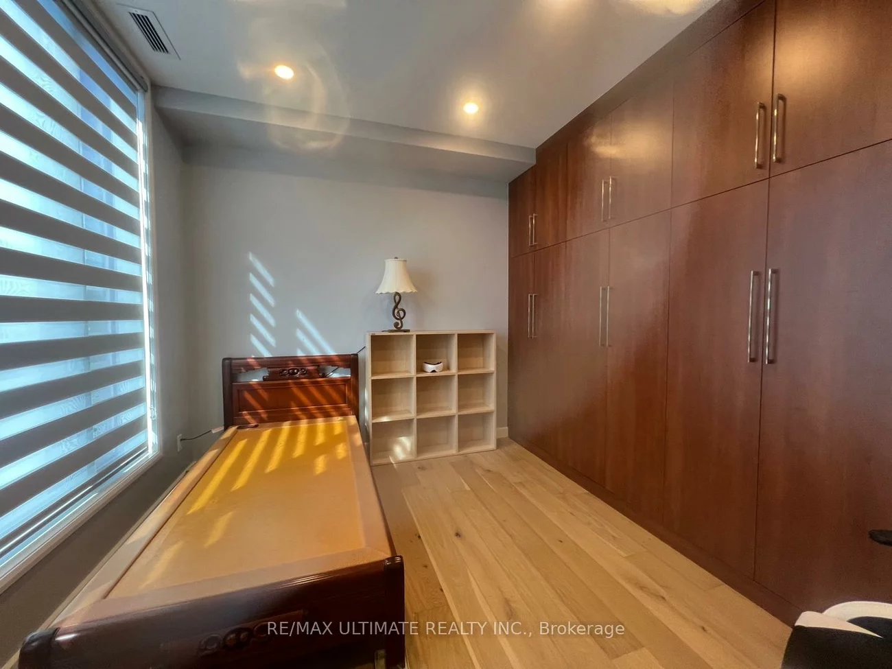 172, Harbord, University, Toronto