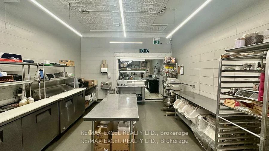 1112, Queen, Little Portugal, Toronto
