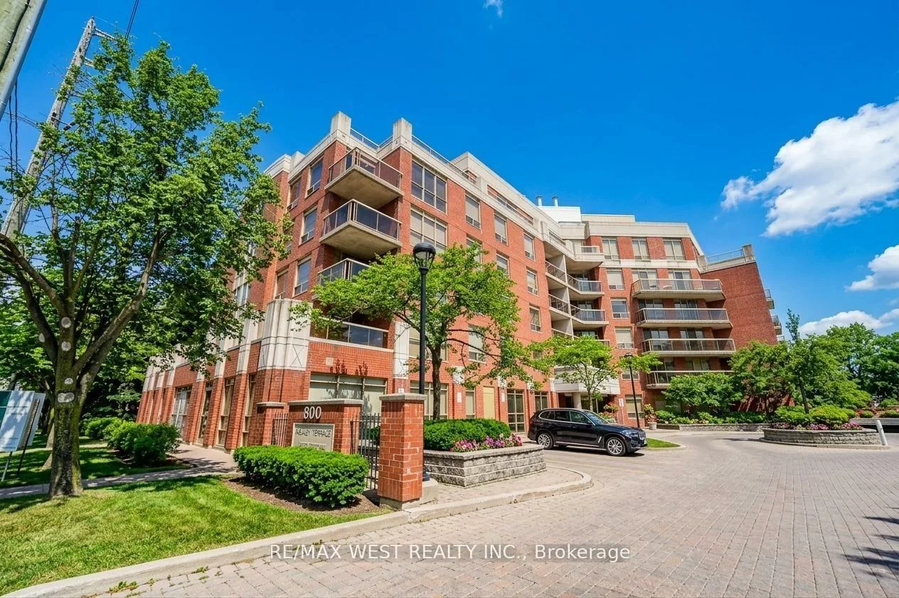 800, Sheppard, Bathurst Manor, Toronto