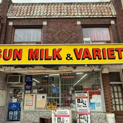 Commercial for sale, 226, Vaughan, Humewood-Cedarvale, Toronto