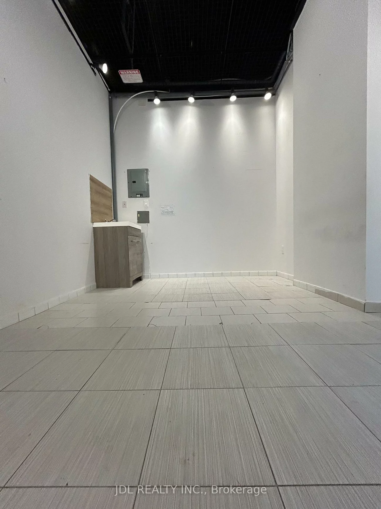 384, Yonge St, Bay Street Corridor, Toronto