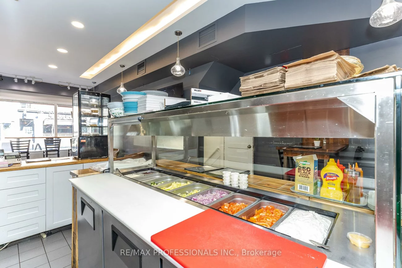 495, Bloor, University, Toronto