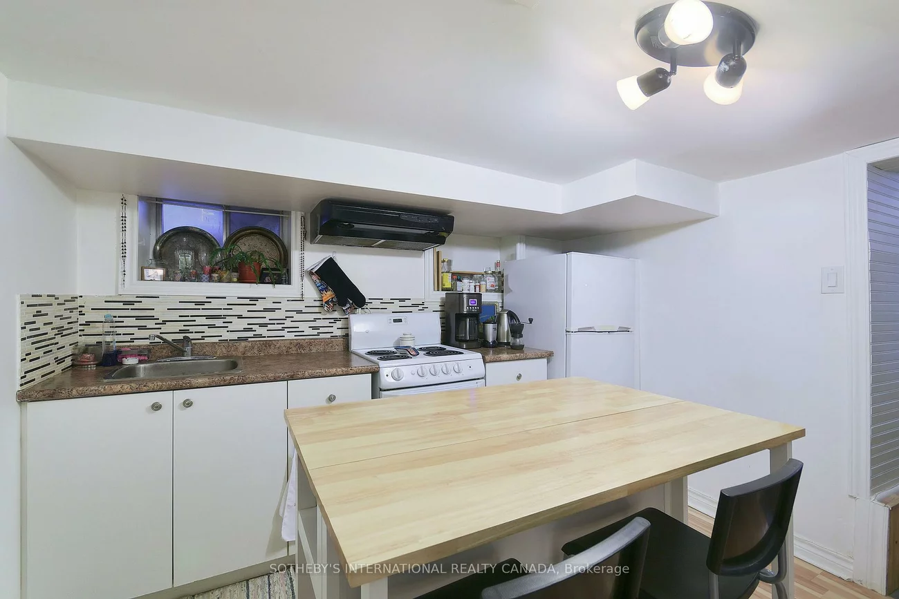 1155, Davenport, Wychwood, Toronto