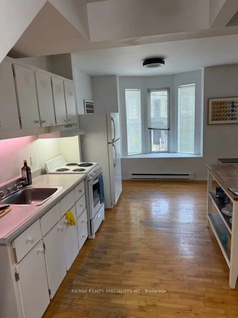 1052, Bathurst, Annex, Toronto