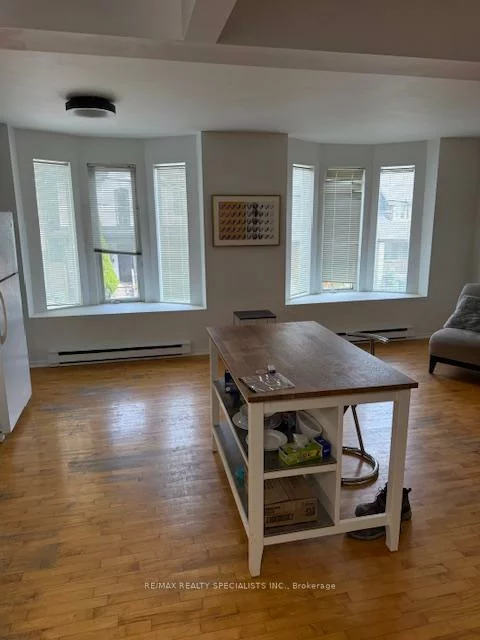 1052, Bathurst, Annex, Toronto