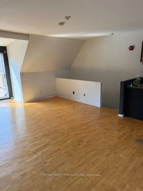 1052, Bathurst, Annex, Toronto