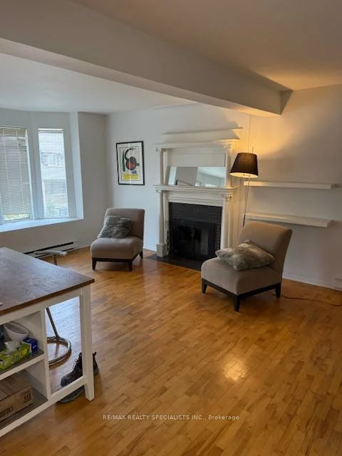 1052, Bathurst, Annex, Toronto