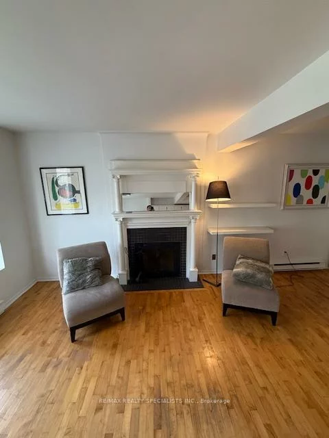 1052, Bathurst, Annex, Toronto