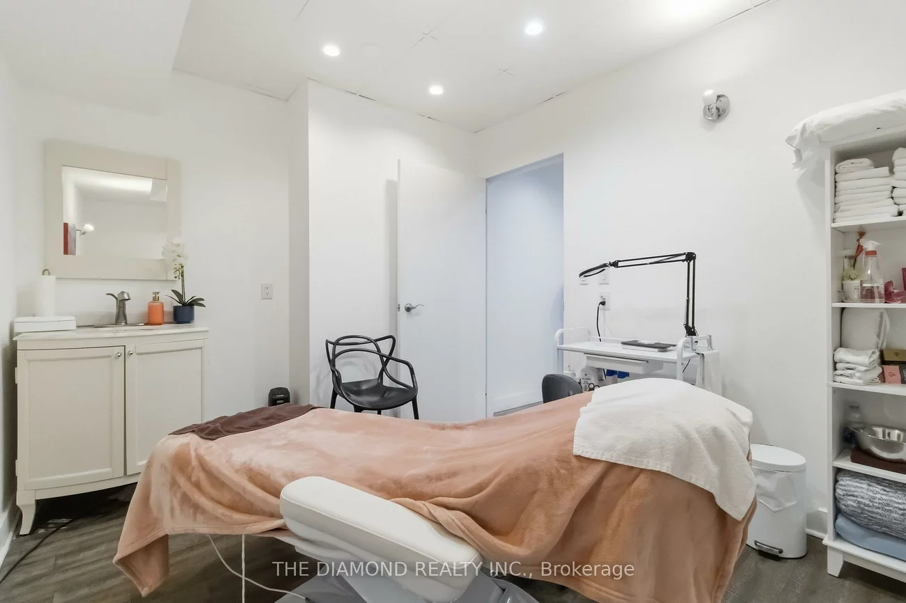 68, Scollard, Annex, Toronto