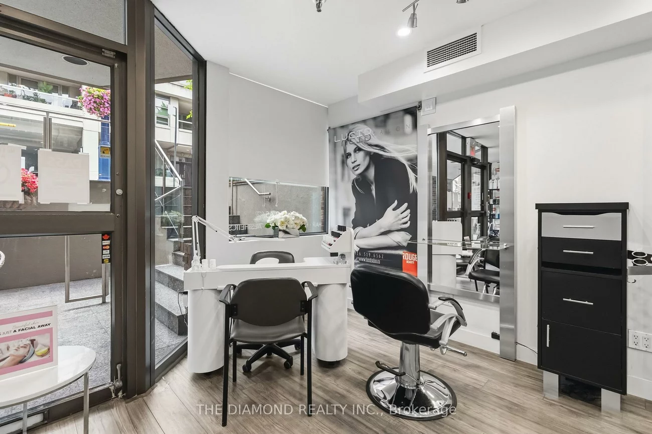 68, Scollard, Annex, Toronto