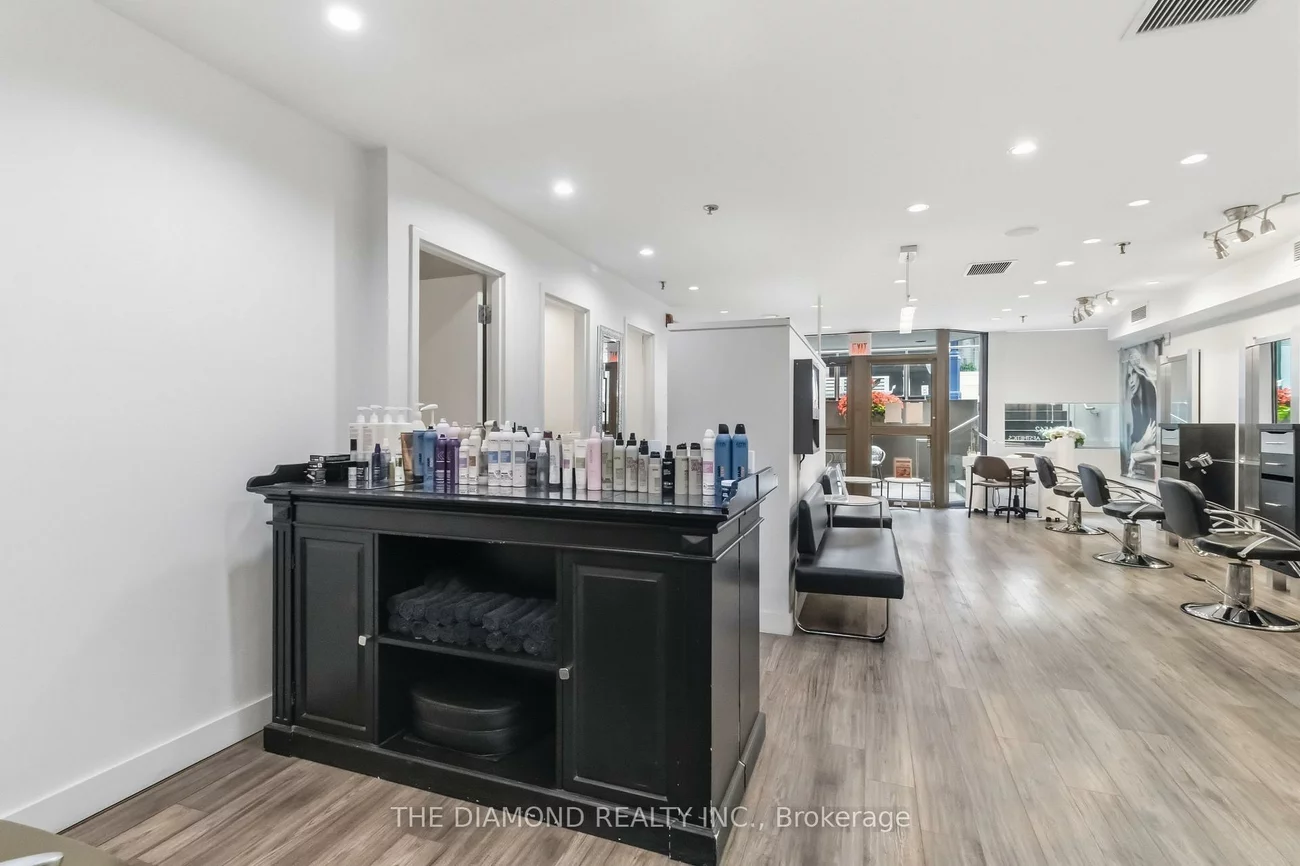 68, Scollard, Annex, Toronto