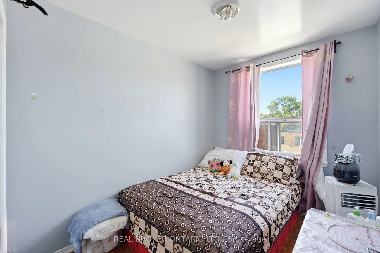 1479, Eglinton, Oakwood Village, Toronto