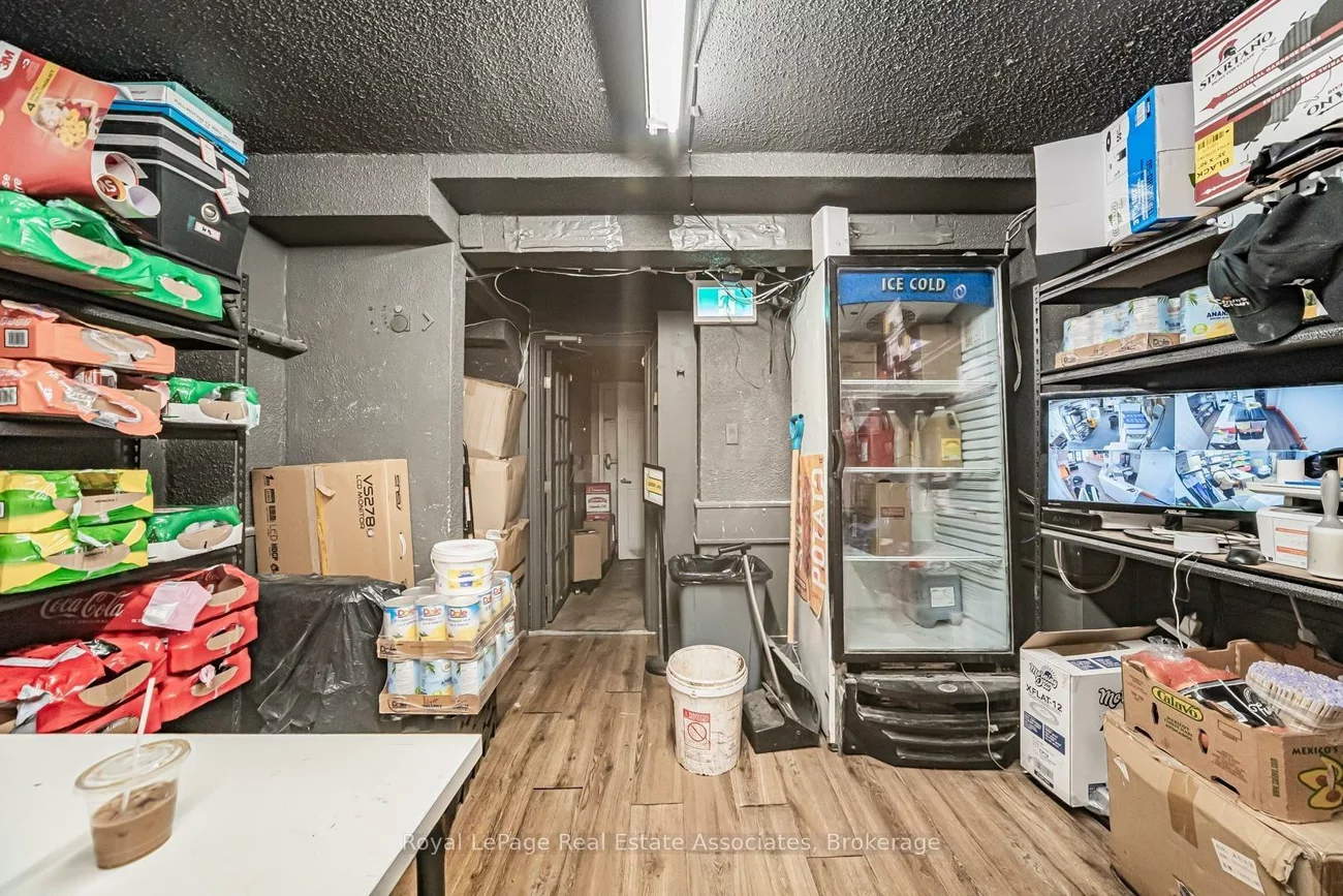 582, Yonge, Bay Street Corridor, Toronto