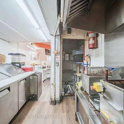 Commercial for sale, 582, Yonge, Bay Street Corridor, Toronto