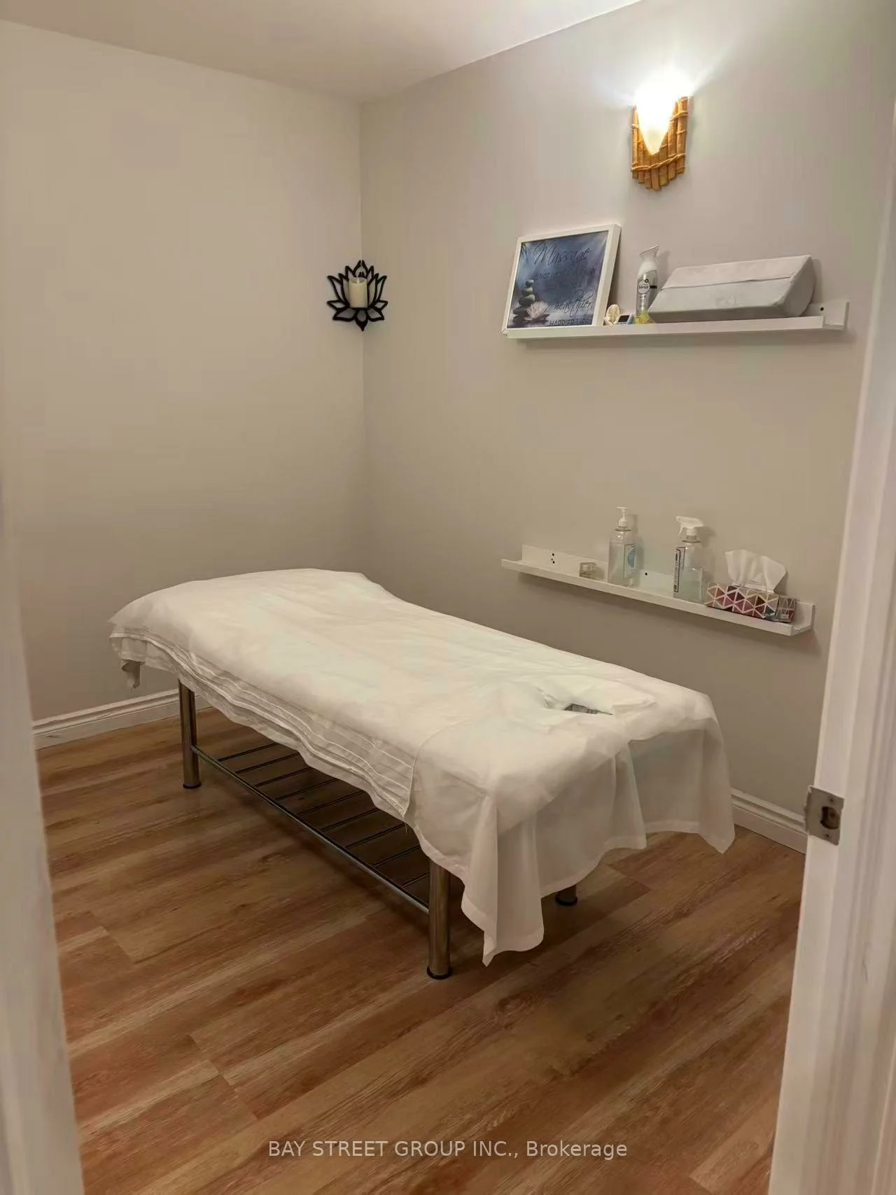 865, York Mills, Banbury-Don Mills, Toronto