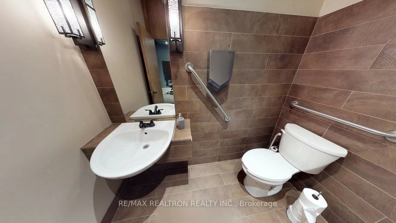 758, Sheppard, Bathurst Manor, Toronto