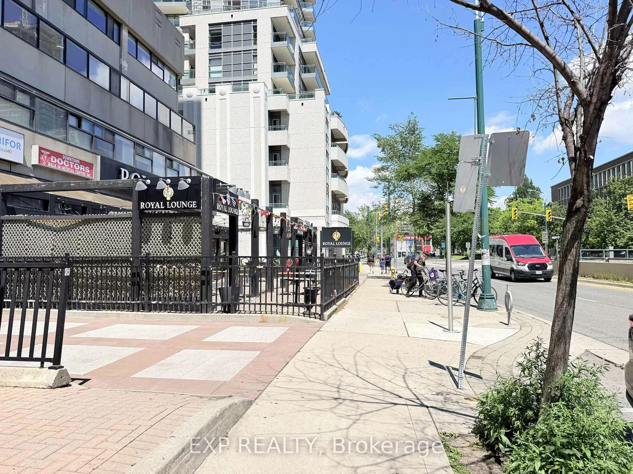720, Spadina, University, Toronto