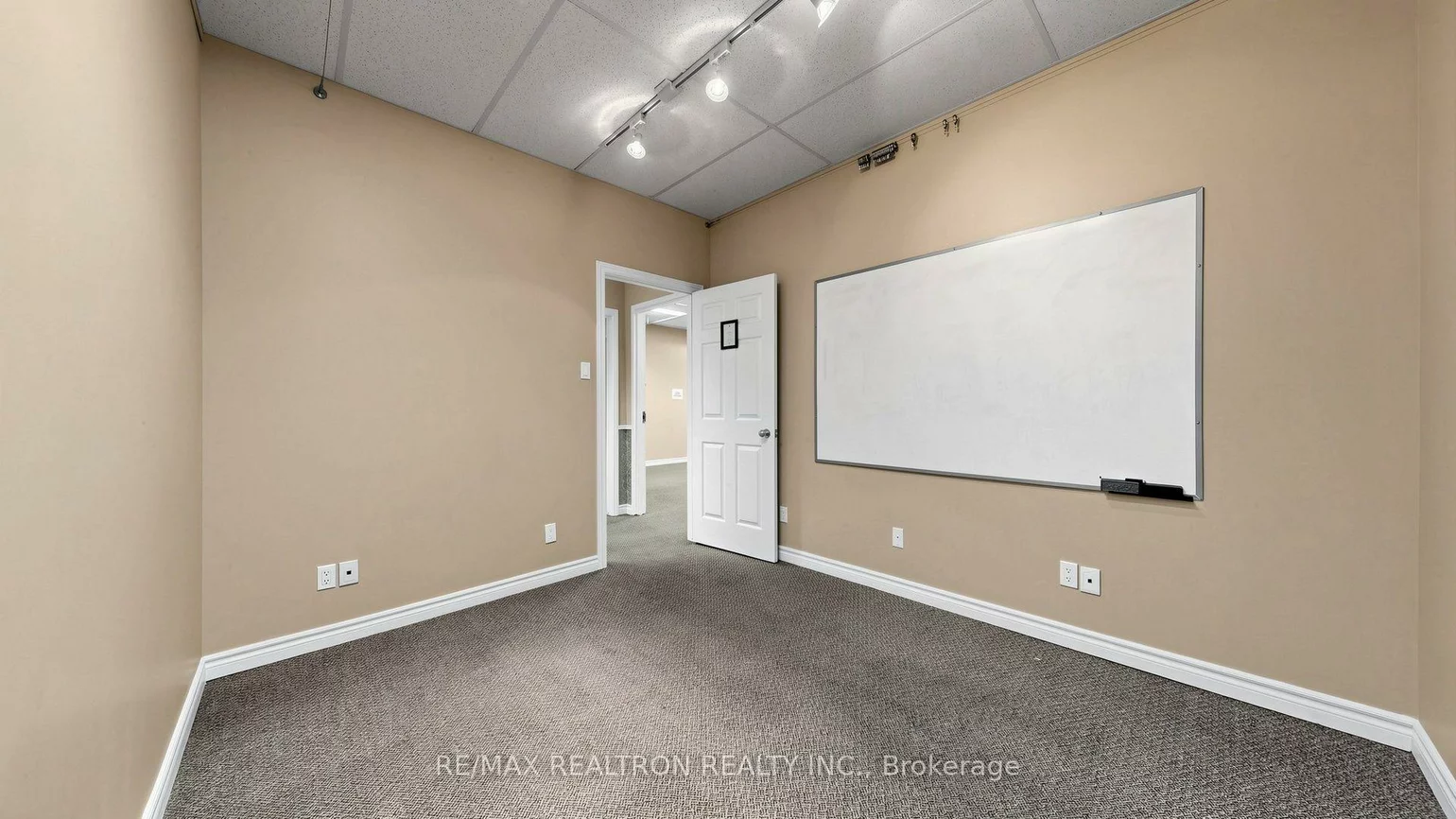 220, Duncan Mill, St. Andrew-Windfields, Toronto