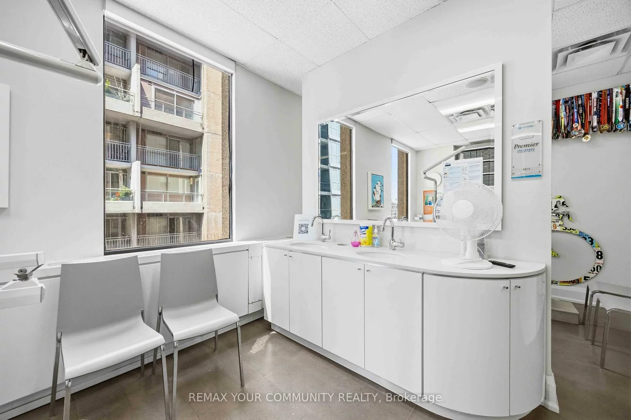 1240, Bay, Annex, Toronto