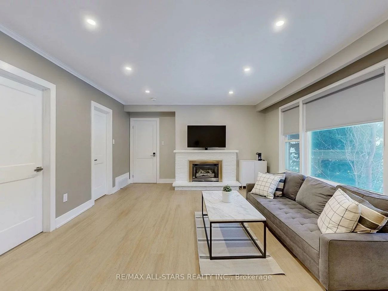 105, Betty Ann, Willowdale West, Toronto