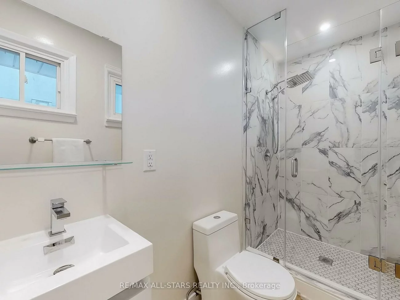 105, Betty Ann, Willowdale West, Toronto