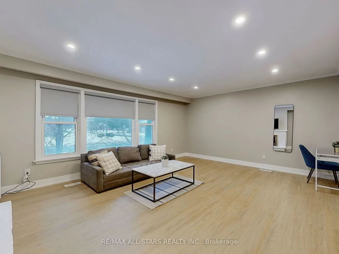 105, Betty Ann, Willowdale West, Toronto